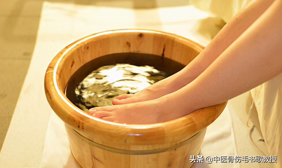 风湿关节痛用什么药材泡脚,风湿骨病用哪几种中草药泡脚最好