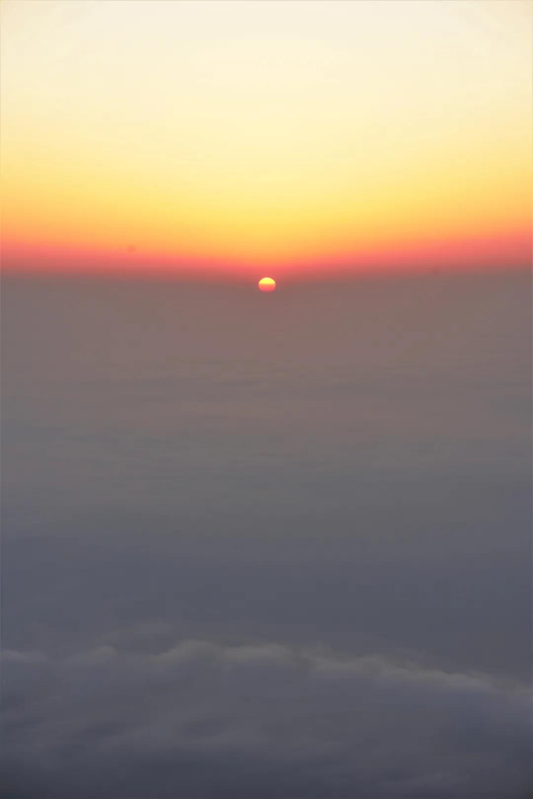 峨眉山金顶日月同辉高清大图,峨眉山日出云海彩虹风景