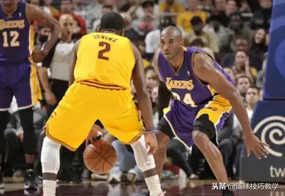 防守老手经常使用五个防守技巧,防守的基本姿势讲解与示范