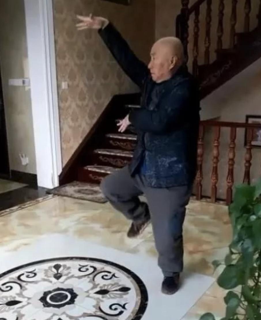 拍少林寺的李连杰有多大岁数,李连杰拍少林寺时多大