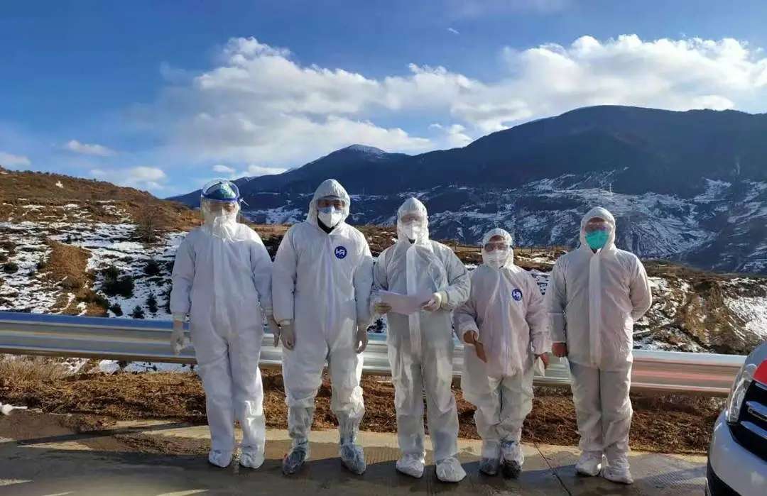 表扬医务人员坚守岗位的句子,致敬坚持在岗的医务人员