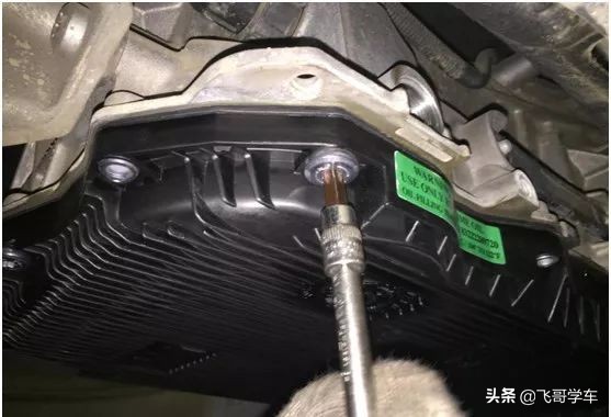 宝马f18保养完抖动,宝马f18十四万公里要换什么