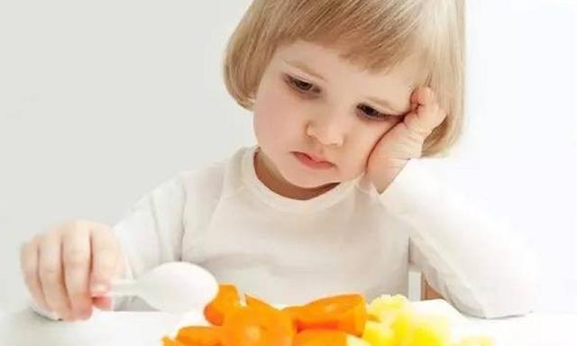 宝宝每顿都不好好吃饭怎么办,宝宝总是不好好吃饭