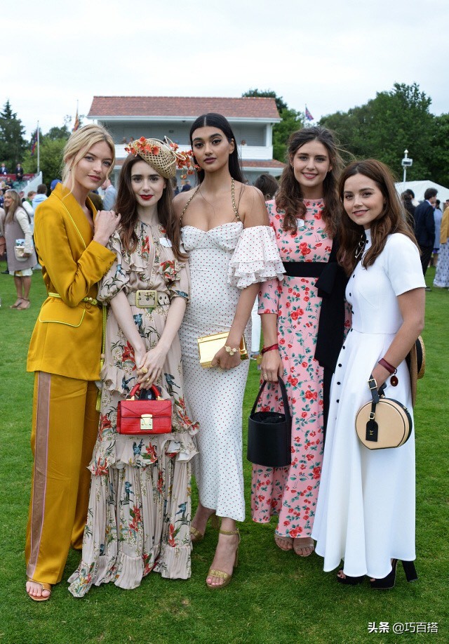 碎花裙如何穿得惊艳好看,碎花裙这样穿气质又温柔