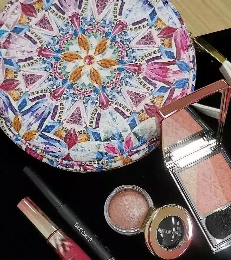 圣诞限定彩妆大牌,2018圣诞限定彩妆礼盒大分享