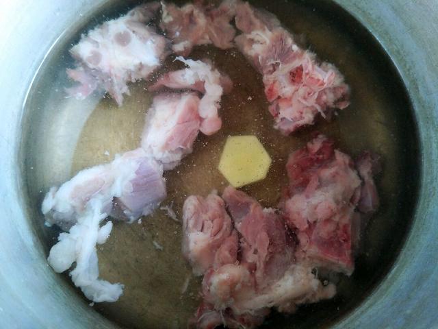 苦瓜黄豆排骨汤的做法,苦瓜黄豆排骨汤家常做法