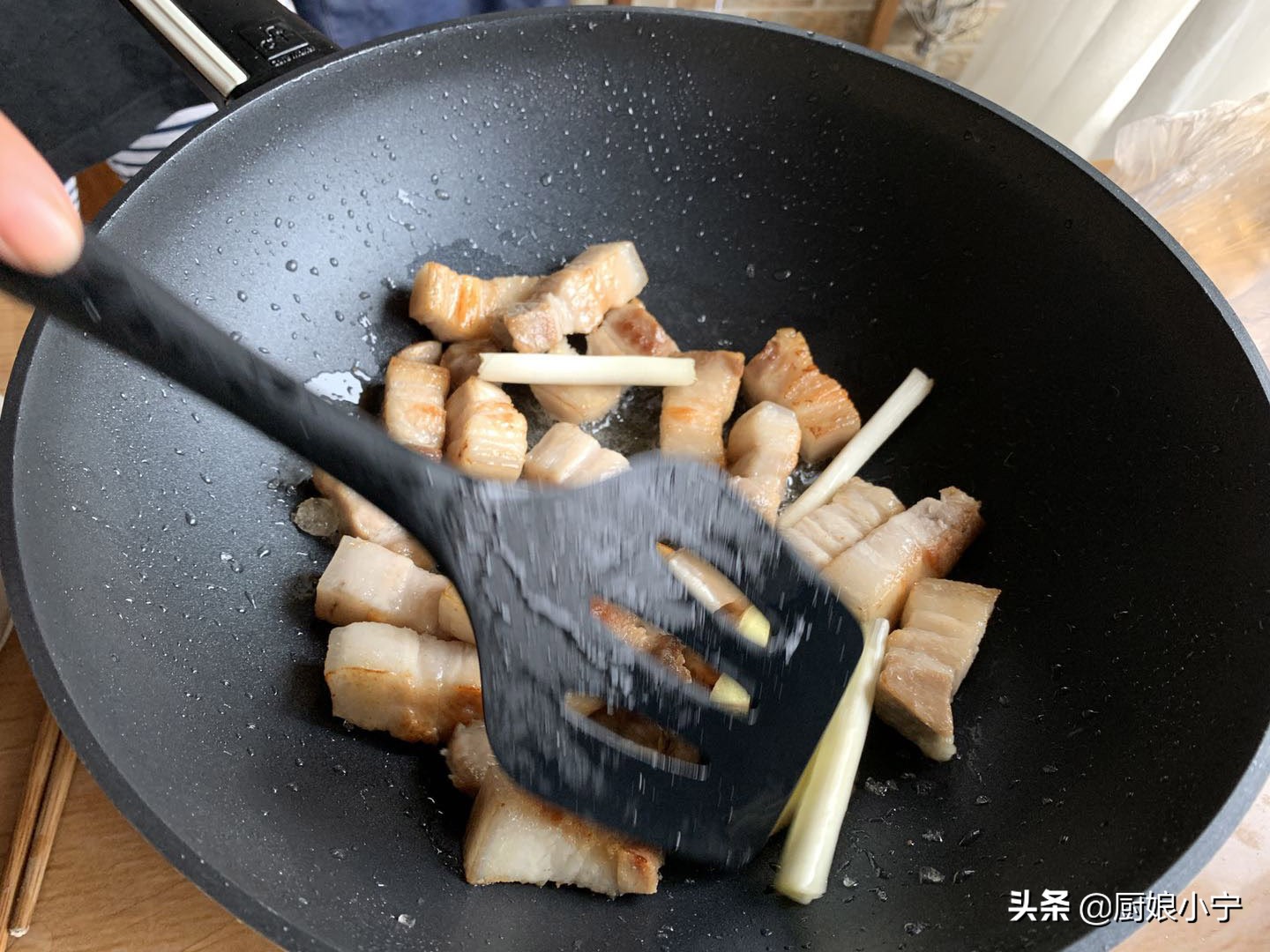 红烧肉不要猪皮的做法,做红烧肉猪肉忘记焯水了