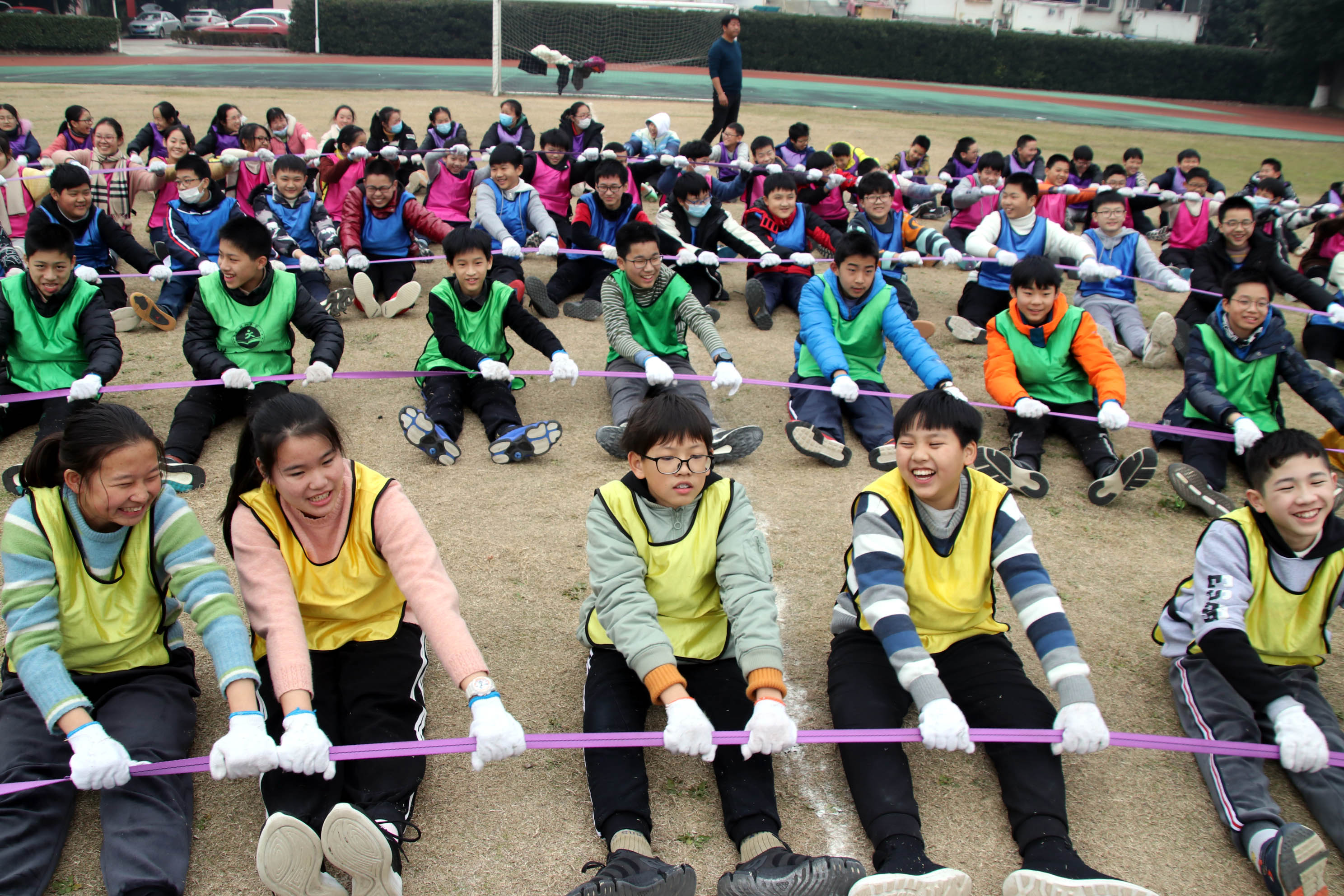 苏州吴中区迎春中学开展“拓展训练进校园素质教育显身手”活动