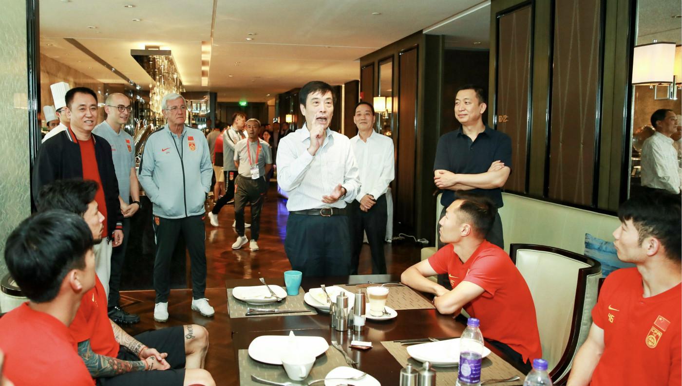 足协这是又要“坑”球员？《足球报》发文怒喷足协新政是毒瘤