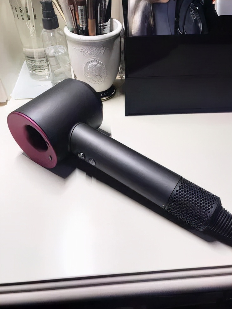 三千多买戴森吹风机,一千块的戴森吹风机是真的吗