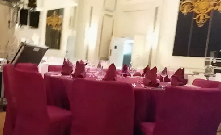 方媛坐经济舱事件发酵,黎明方媛带着两个孩子坐经济舱