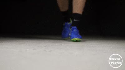 怎么选择足球鞋不磨脚,足球鞋为什么老是磨脚底长泡呢