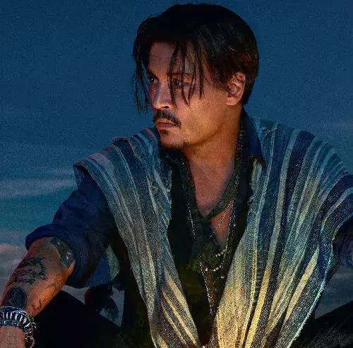 999皮炎平口红,唇炎擦999皮炎平