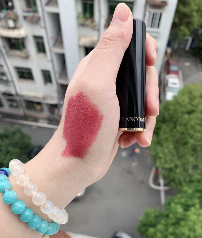 35岁适合涂什么颜色口红 (19岁以上适合涂什么颜色的口红)