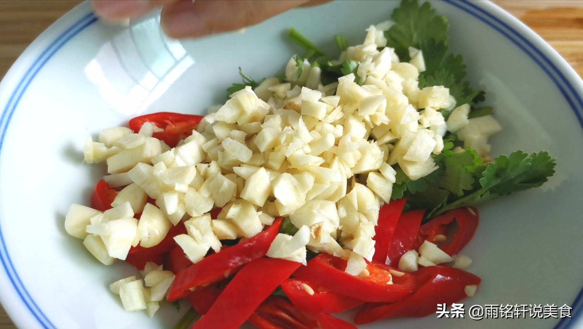 凉拌苦瓜正确最好吃的做法,凉拌苦瓜怎样炒苦瓜不苦