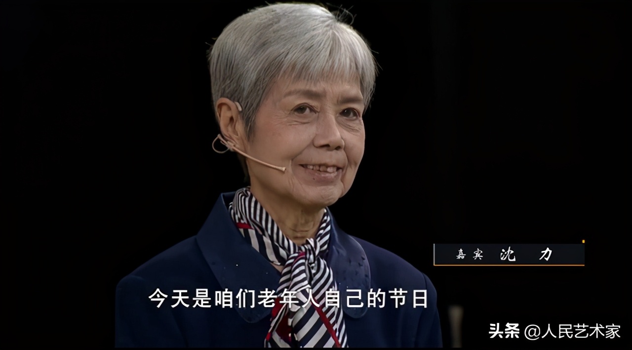 她是中国第一位电视播音员，师从开国大典播音员，发掘赵忠祥，指导敬一丹，是白岩松心中让央视变柔软的存在