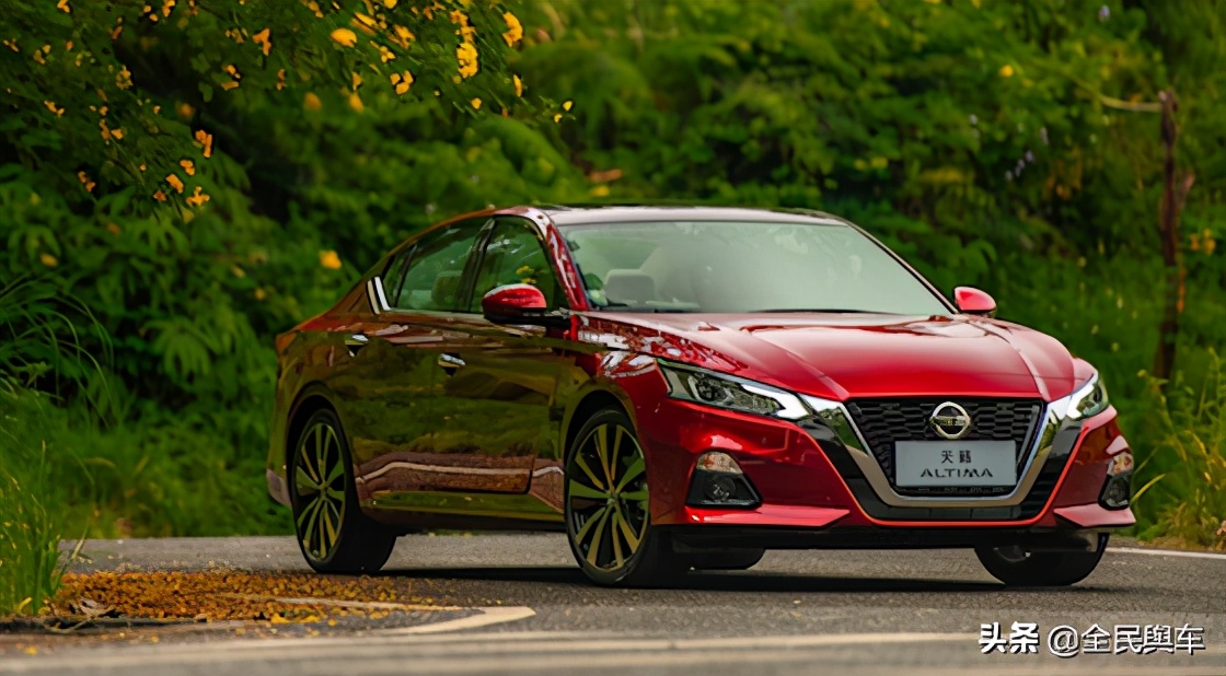 年底购车优惠无“底线”？探店亚洲龙提车竟要两个月