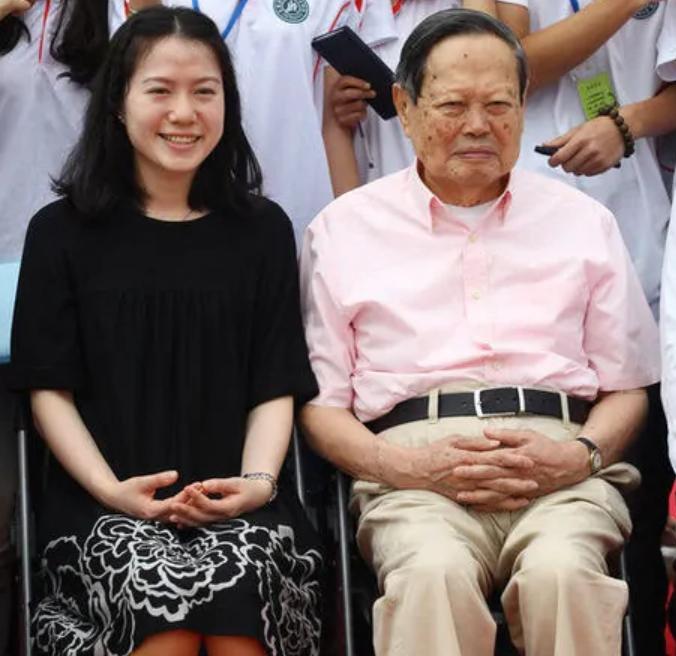 杨振宁与翁帆的现在婚姻状况如何,杨振宁与翁帆如今的婚姻状态如何