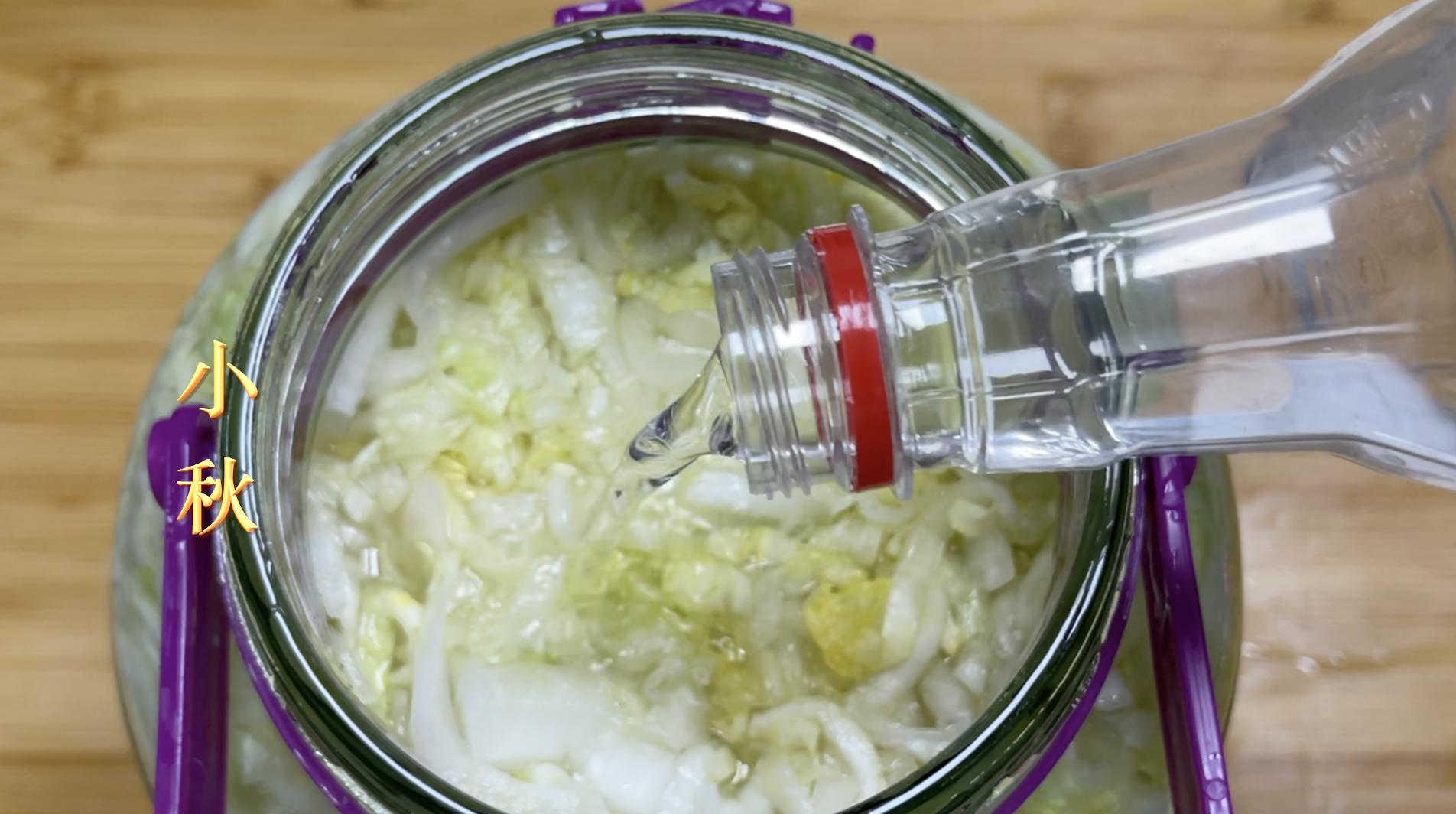 2放2不沾，腌出来的酸菜不烂不长白噗，又酸又脆，吃一冬天没问题