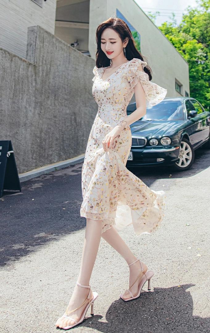 夏季新款法式设计感短款碎花,碎花连衣裙夏季雪纺新款中长款