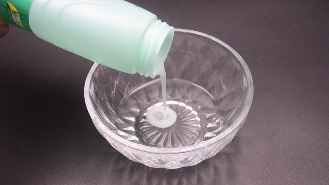 毛呢大衣不用水洗就能洗的很干净,毛呢大衣脏了怎么擦