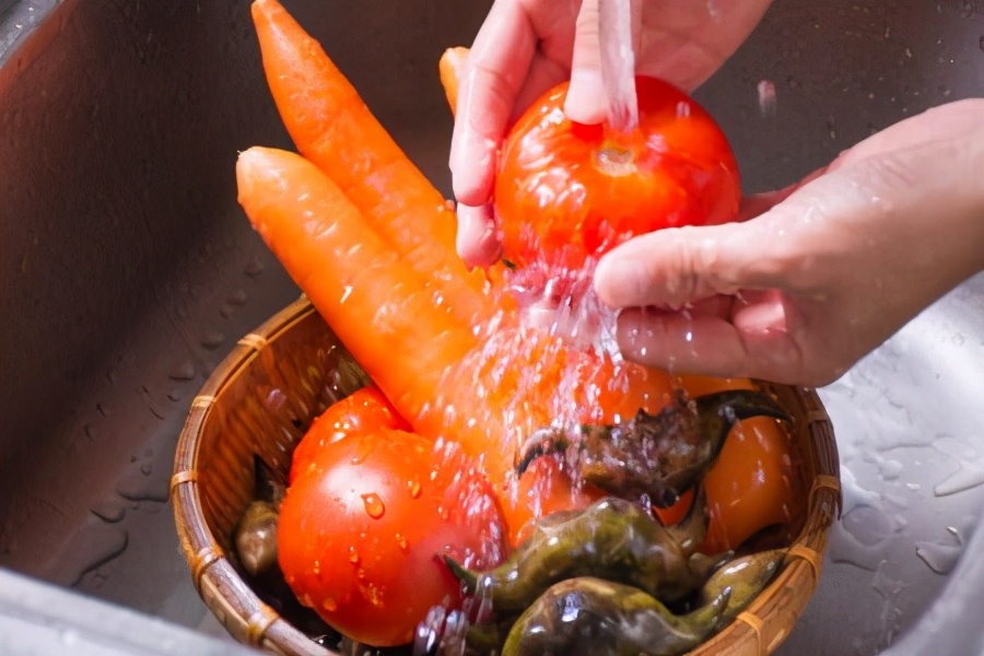 西红柿用的催熟剂对人有害吗,西红柿催熟剂用早了有什么危害