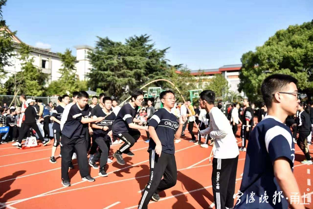 既是学霸又是国服打野,既是学霸又是校霸双男主