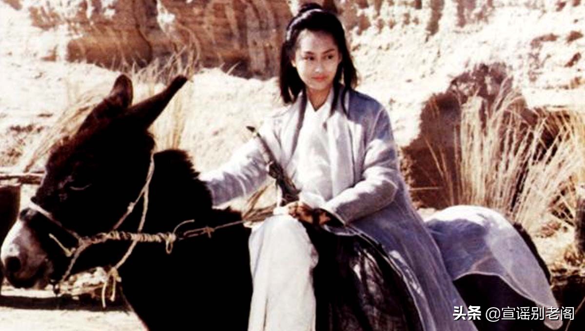 为什么《大话西游》的蜘蛛精一出场，要举着一支桃花？