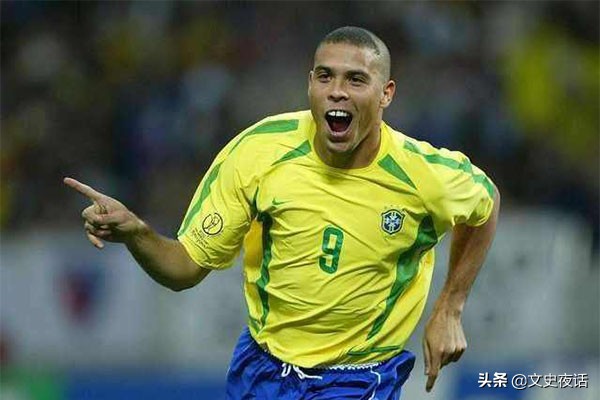 历史十大足球球星排名,历史上有哪些11号足球球星