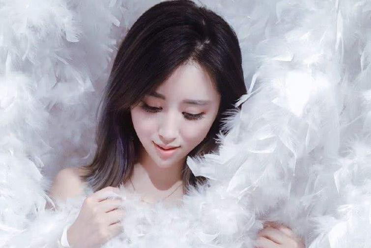 被称为“跳水女神”,退役当瑜伽教练,曾因纹身引热议