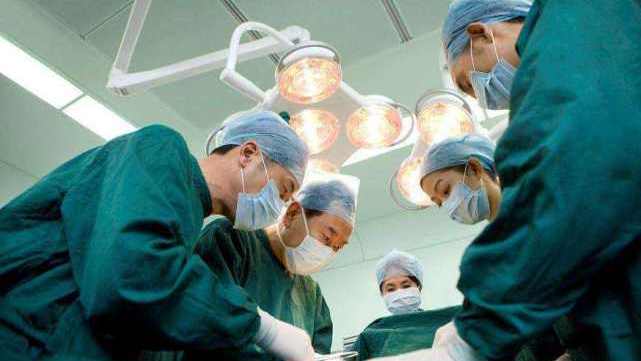 插胃管进食造成肺感染,胃管误入气管属于几级不良事件