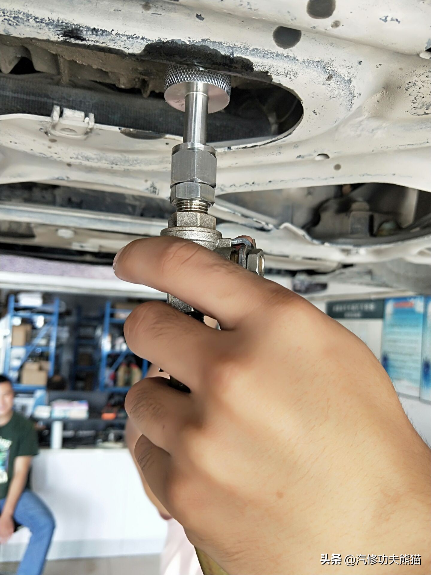 07年奥迪a6轻微烧机油怎么解决,奥迪2007款a6烧机油的原因