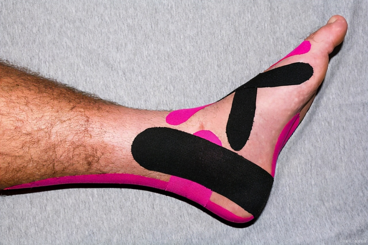 脑梗脑出血后患者足内翻该如何康复锻炼？被动+主动手法，很详细