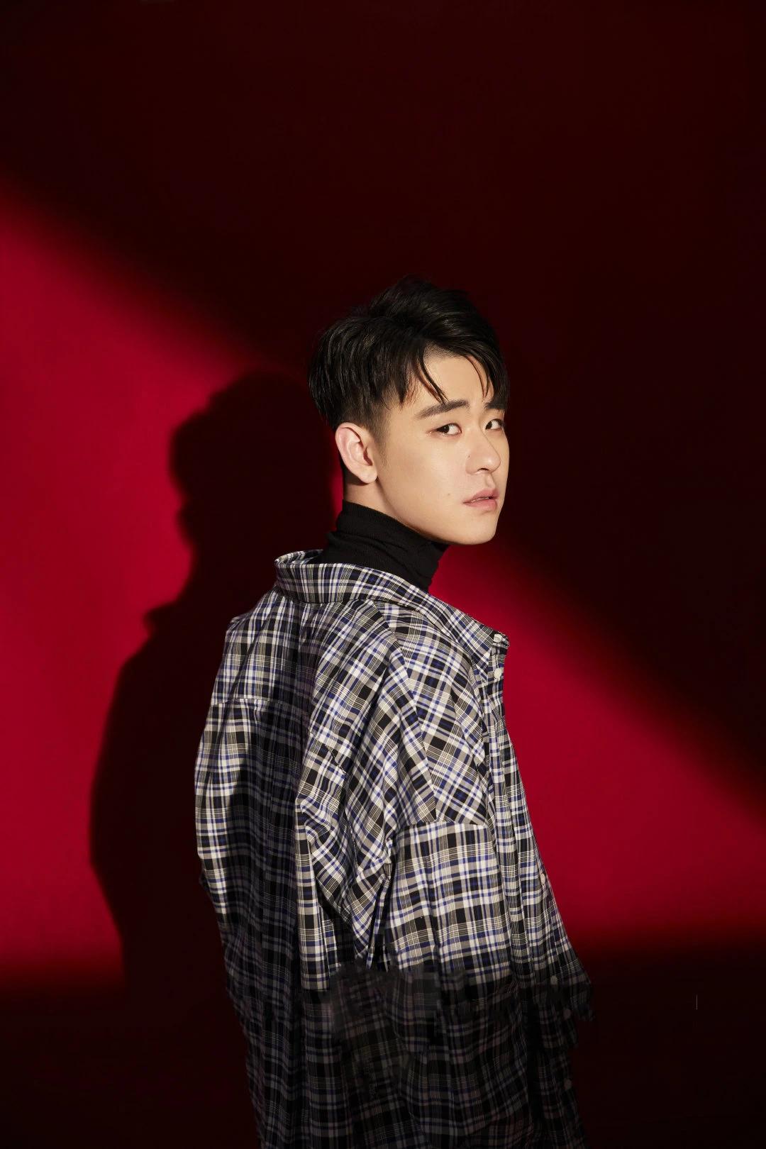 张云雷原来的发型,张云雷换了发型才火的