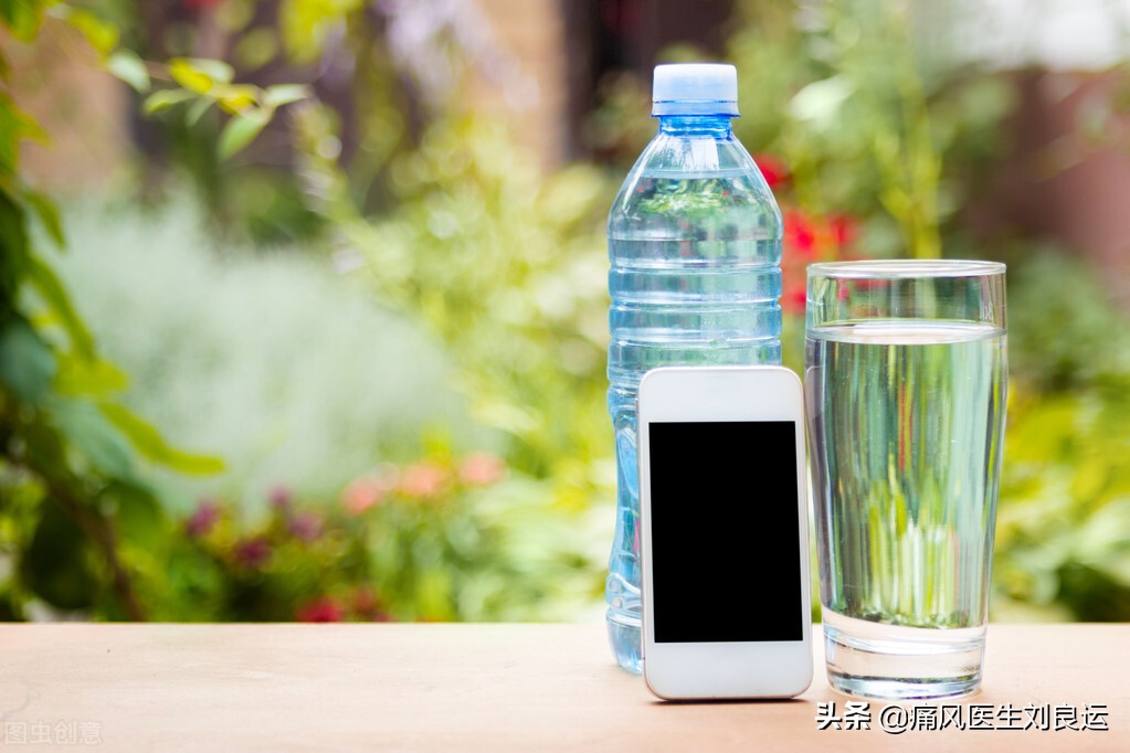 痛风会在脚趾和膝关节同时发作吗,痛风发作从脚趾头到脚踝又到膝盖