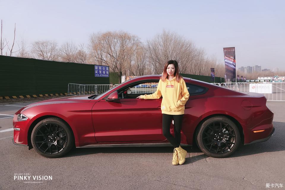 野马mustang宝石红,mustang提车真实评价