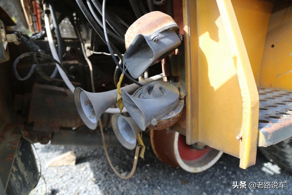 斯太尔血脉超级少见的黄河牌JN3261公铁两用卡车