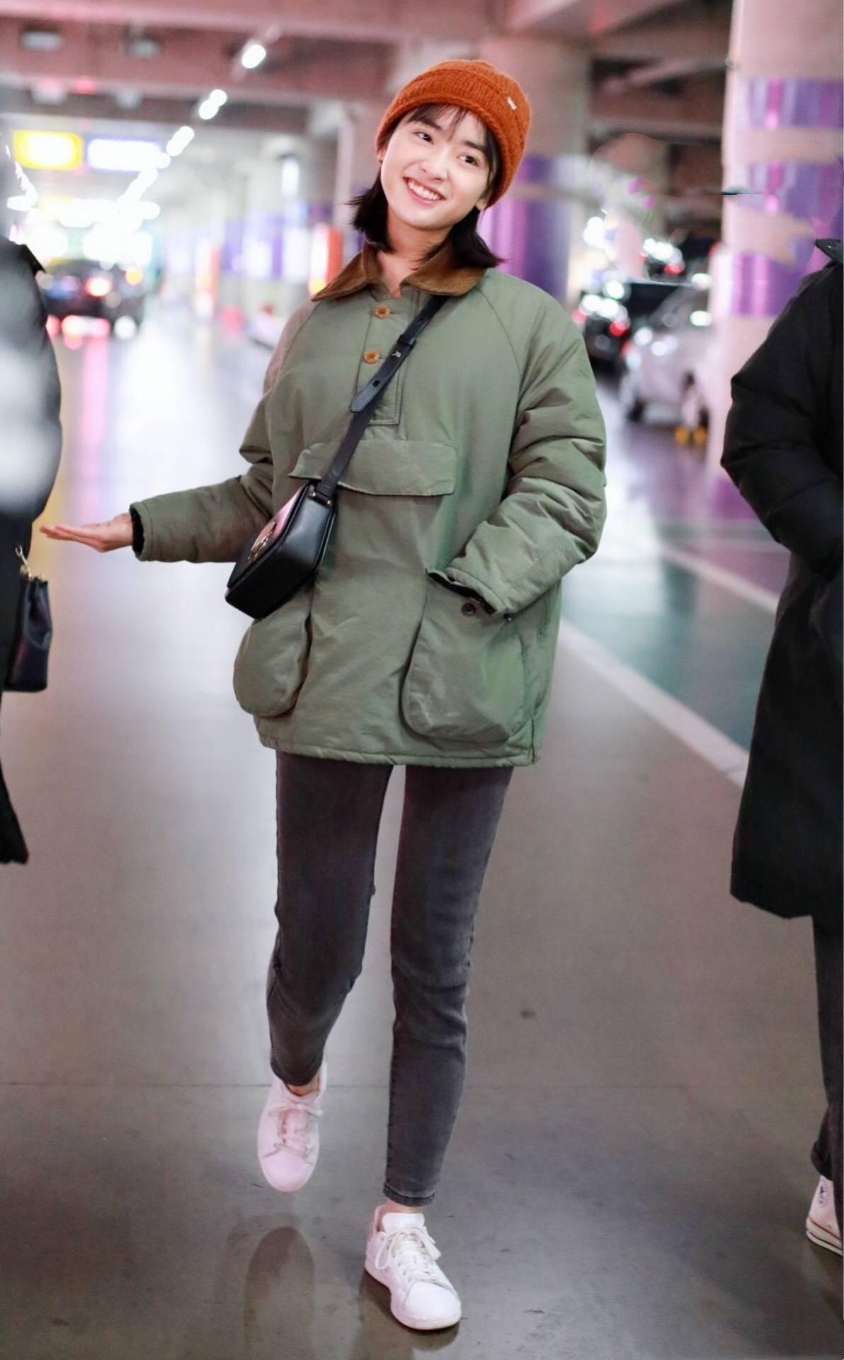 沈月推荐瘦腿原视频,沈月的时尚穿搭青春少女活力十足