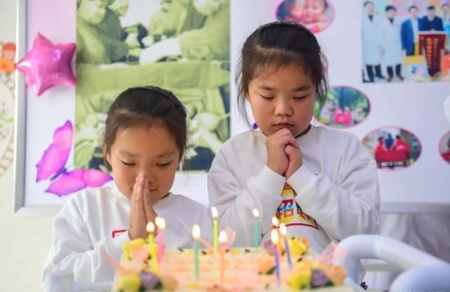 中国首例坐骨连体双胞胎现状,坐骨连体双胞胎多大分离