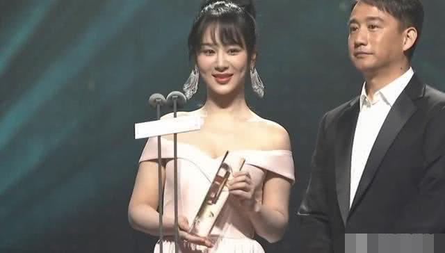 主持人调侃杨紫李现,谁在节目里喊杨紫大紫