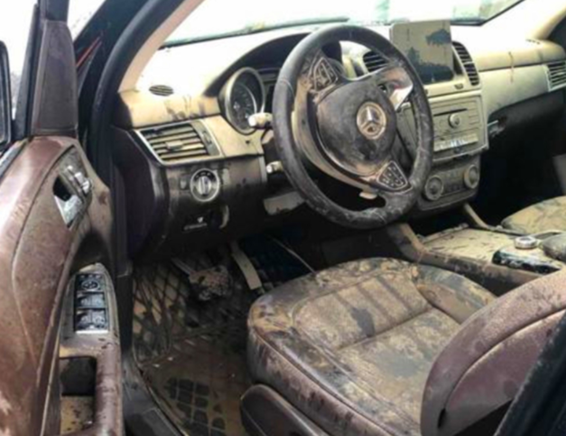 “烟花”走后大量泡水车上市，3万买奔驰值吗？内行讲出真相