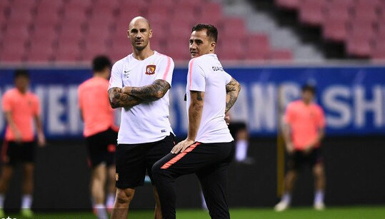 保利尼奥一脚兜射破门,保利尼奥二射一传