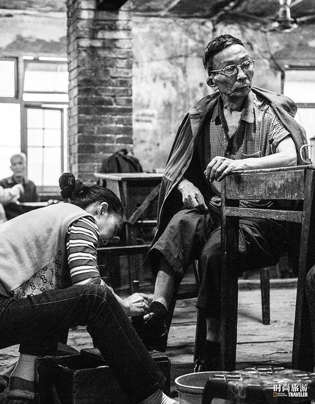 因为重庆有三宝：火锅、美女、夜景。认识重庆第四宝——黄桷坪