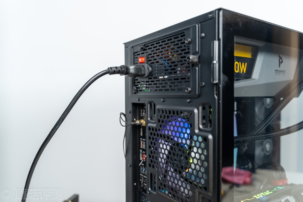 ttgt550金牌全模组电源,tt半模组电源550w