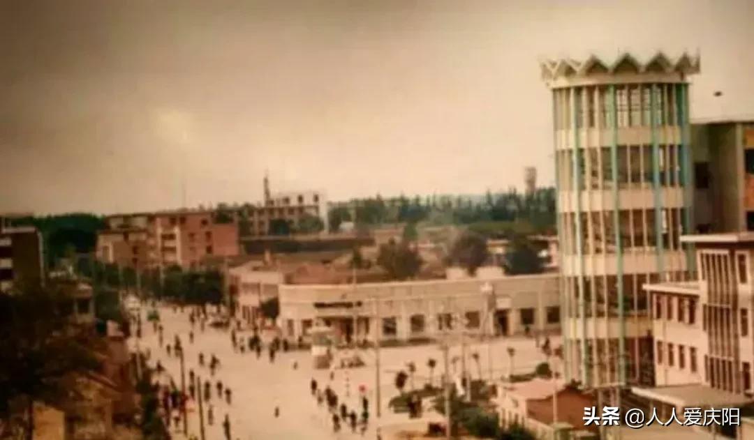 西峰的小伙子的歌,西峰小伙子