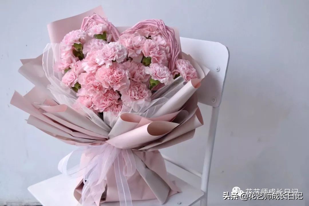 送给妈妈的手工花康乃馨,母亲节送妈妈什么颜色康乃馨