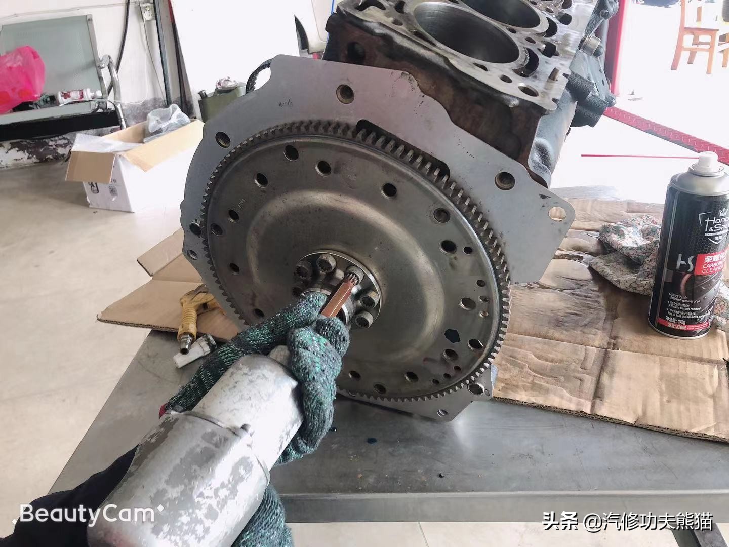 2013款奥迪a4l烧机油怎么解决,奥迪a4l突然全车无电是什么原因