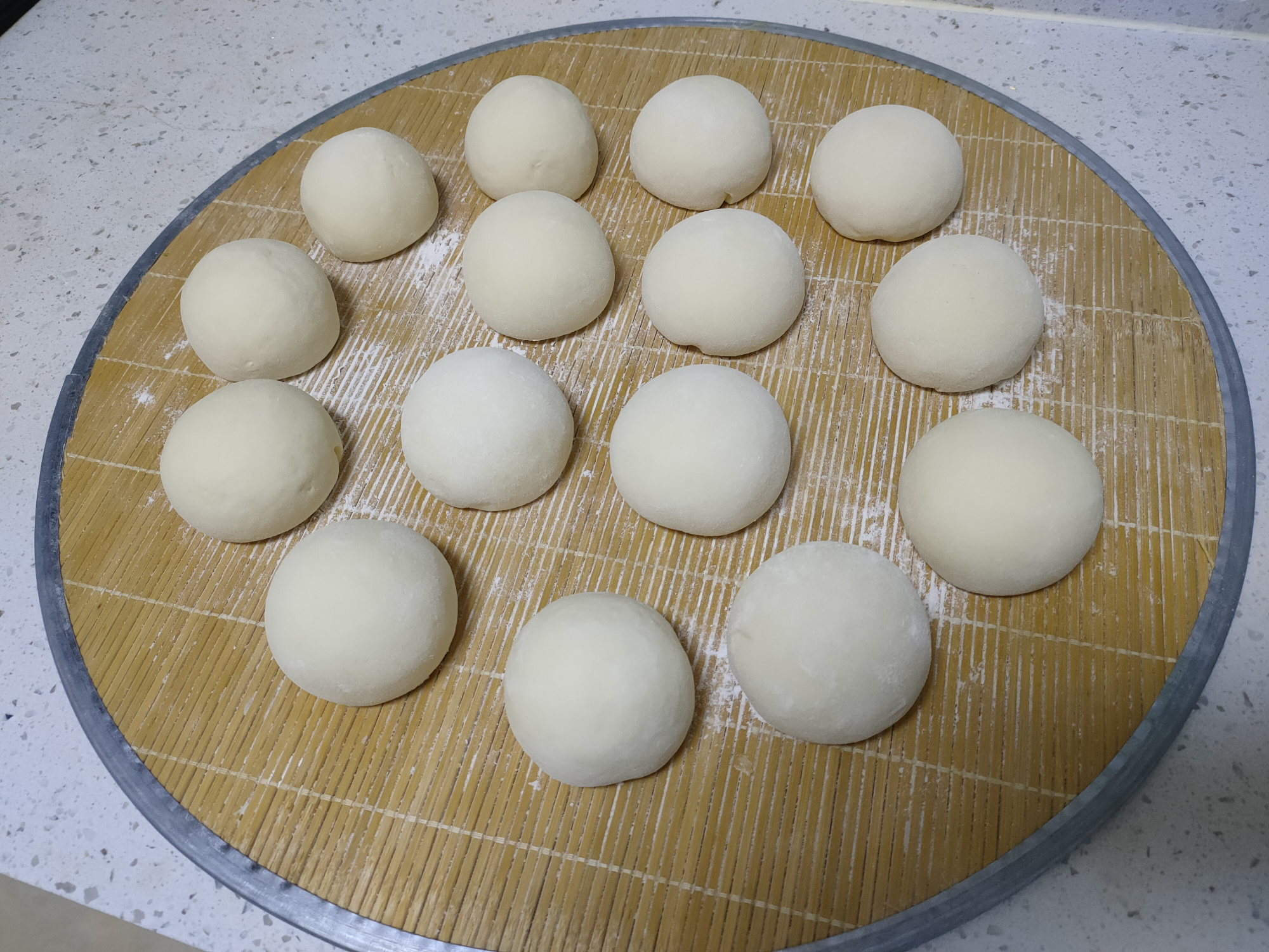 蒸馒头发黄、发硬、还塌陷?用这几个技巧轻松解决,想不好吃都难