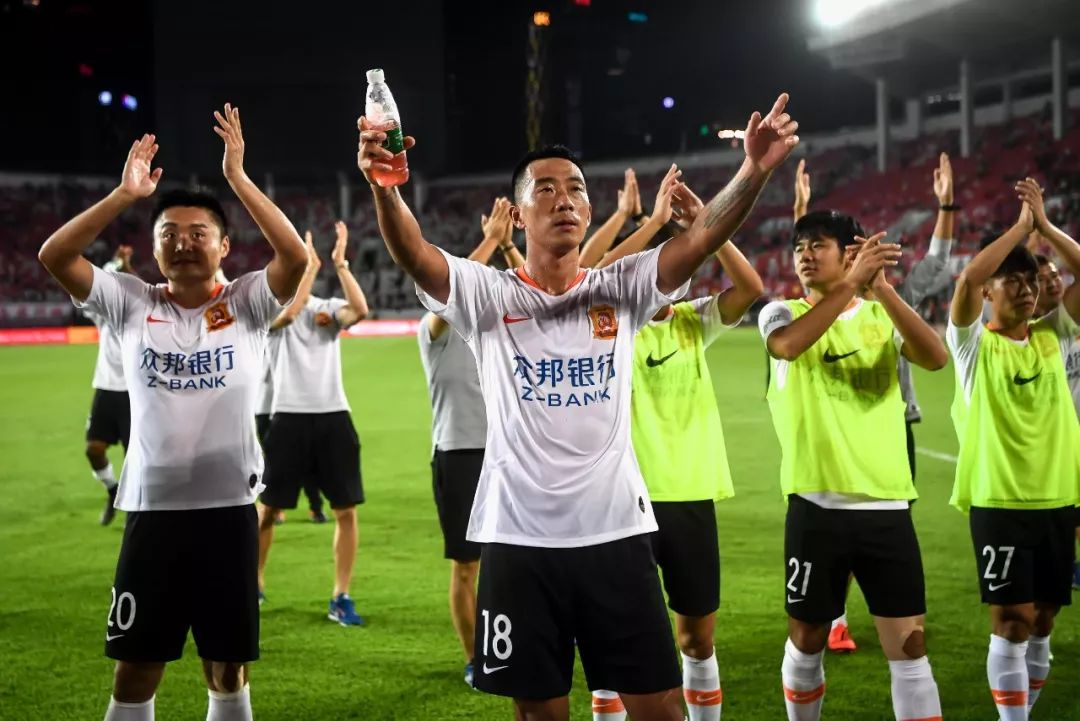 众志成城抗击疫情视频,广州恒大淘宝客场挑战武汉卓尔