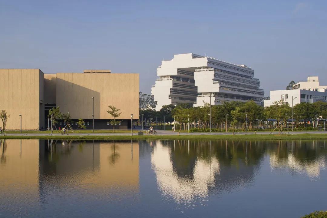 竖向堆叠的医疗之环：汕头大学新医学院